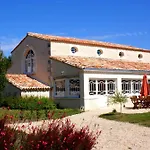 Le Domaine Des Doucins & Spa, 3 Etoiles, 10 Minutes De Jonzac Piscine Et *