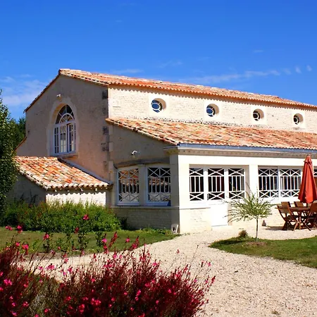 Le Domaine Des Doucins & Spa, 4 Etoiles, 10 Minutes De Jonzac Piscine Et *