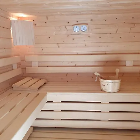 Le Domaine Des Doucins&spa, 4 étoiles, 10 Minutes De Jonzac Piscine Et Casa vacanze *