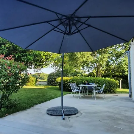 Casa de Férias Le Domaine Des Doucins & Spa, 4 Etoiles, 10 Minutes De Jonzac Piscine Et