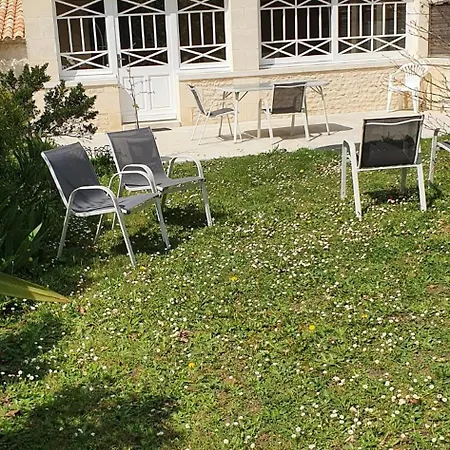 Le Domaine Des Doucins & Spa, 4 Etoiles, 10 Minutes De Jonzac Piscine Et Holiday home *