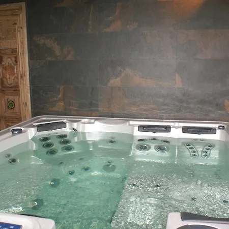 Le Domaine Des Doucins&spa, 4 étoiles, 10 Minutes De Jonzac Piscine Et Casa vacanze Fontaines-d'Ozillac