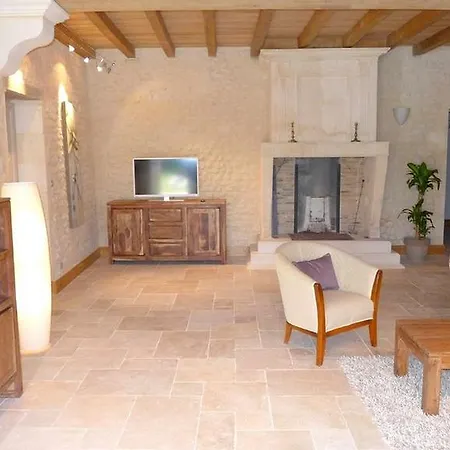 Casa de Férias Le Domaine Des Doucins & Spa, 4 Etoiles, 10 Minutes De Jonzac Piscine Et