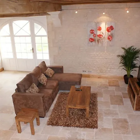 Casa de Férias Le Domaine Des Doucins & Spa, 4 Etoiles, 10 Minutes De Jonzac Piscine Et Fontaines-d'Ozillac