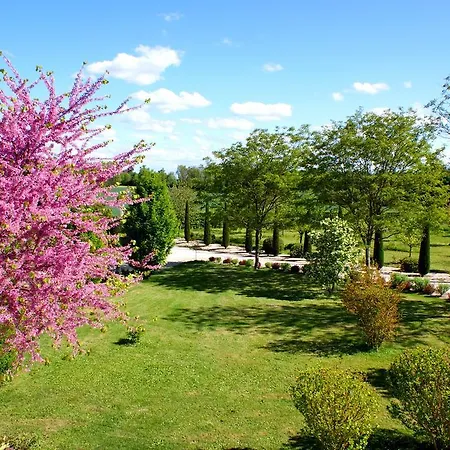 Casa de Férias Le Domaine Des Doucins & Spa, 4 Etoiles, 10 Minutes De Jonzac Piscine Et Fontaines-d'Ozillac